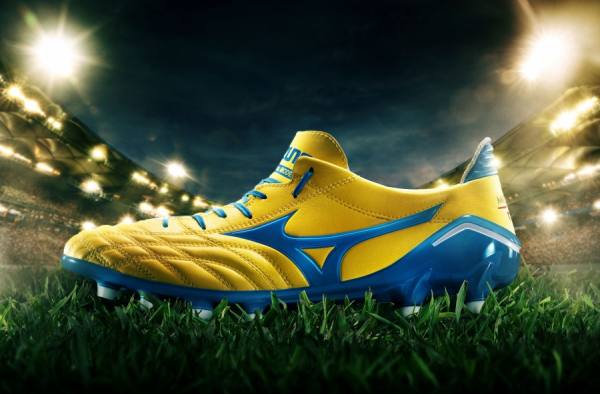 Photograph Mario Coelho Mizuno Neo Lightest Boot In The World on One Eyeland